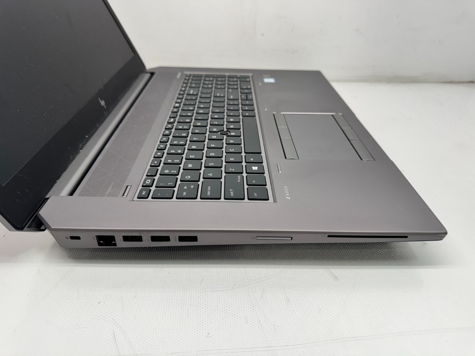 HP ZBook 17 G5 17.3″ FHD i7-8850H@2.6GHz 32GB RAM 256GB P2000 Win11 W/AC *READ*