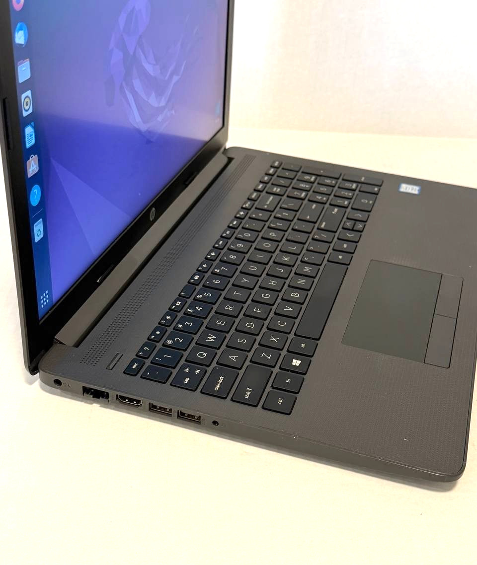 HP 250 G7 i5-8265U 8GB RAM 128Gb SSD Ubuntu NO Charger