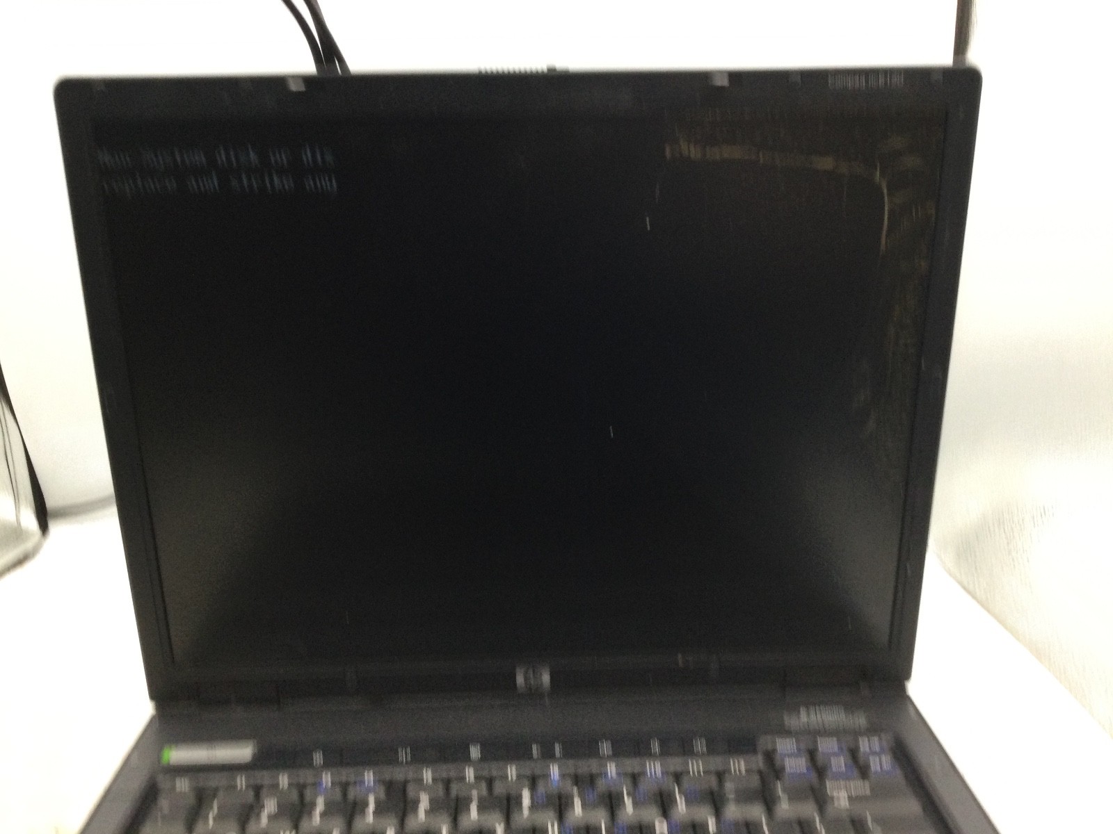 HP COMPAQ NC6120 – FOR PARTS – INTEL CENTRINO – 256mb RAM – BROKEN LCD – READ-BB