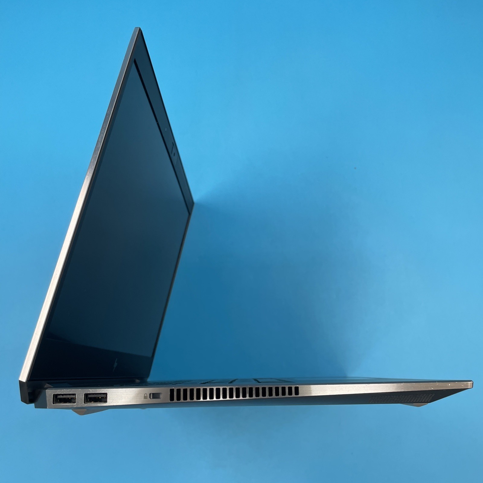 HP ZBook Studio G5 | i7-8850H | 8GB RAM | NO SSD | P1000 | NO OS | 61% BATT
