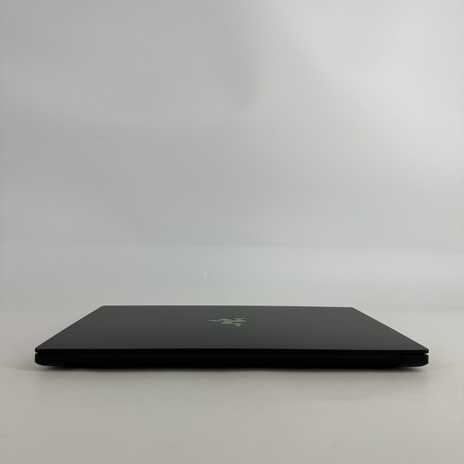 Razer Blade 15 Advanced 240Hz FHD i7-9750H 2.60GHz 16GB 1TB SSD RTX 2080 Max-Q