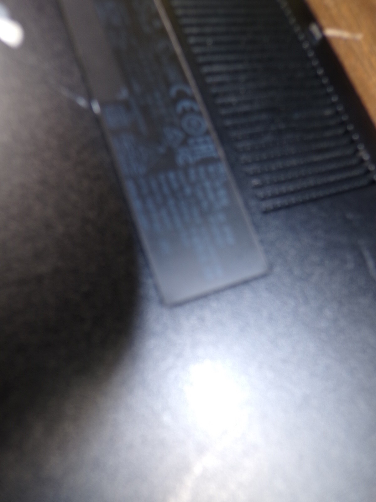 DELL LATITUDE 3590 INTEL CORE I5-8250U 1.60GHZ 8GB RAM **CRACKED SCREEN **NO HD