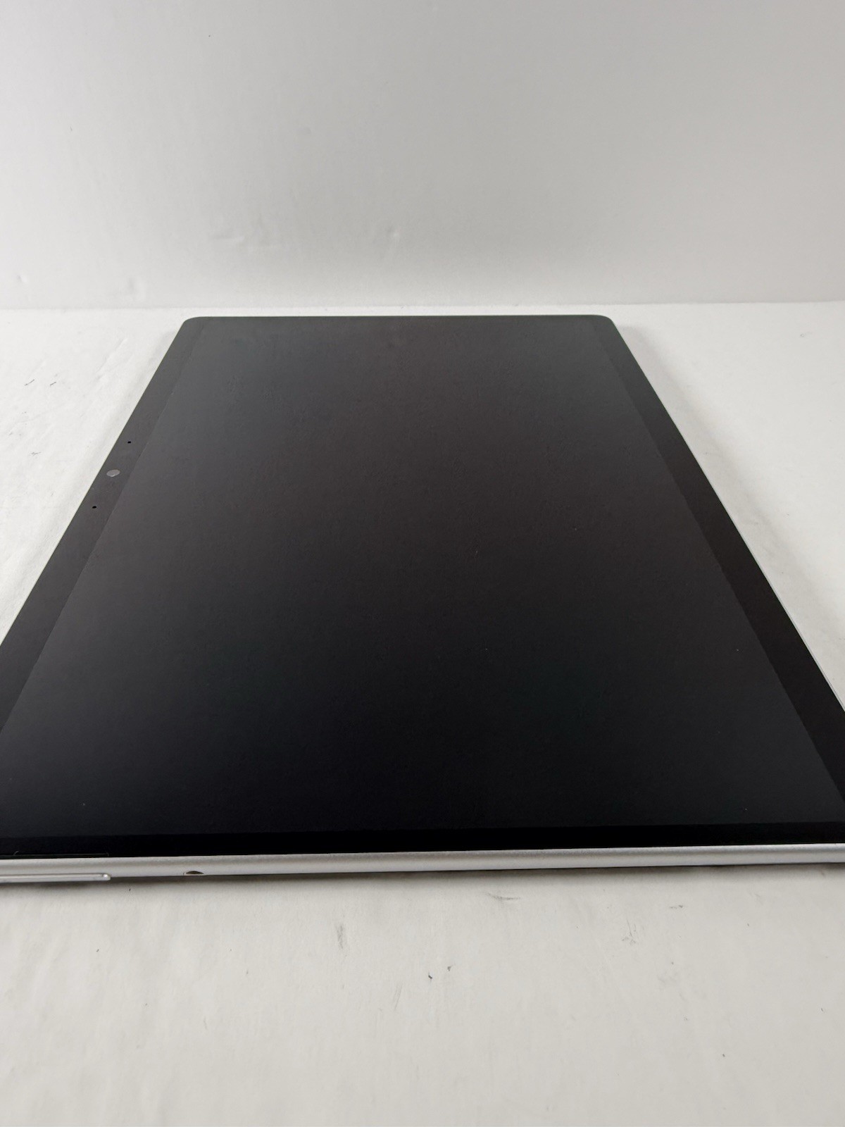 Microsoft Surface Pro 8 (1982) i5-1145G7 – 16GB RAM – 256GB 120Hz – Win 11 Pro