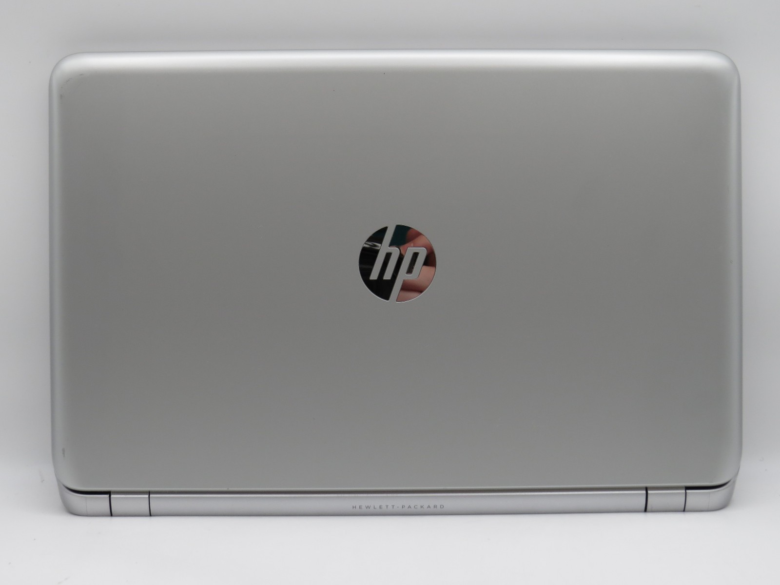 HP pavilion 15 | AMD A8 @ 1.7GHz | 8GB DDR3 | 238GB SSD | 15.6″ | No OS