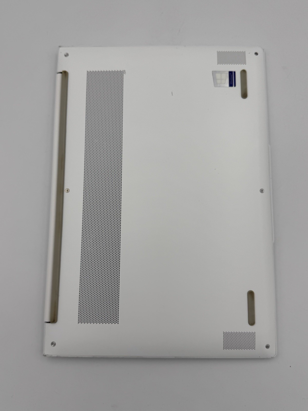 Lenovo Yoga Slim 7i Carbon 13.3” – i5 11th/16GB RAM/512GB (Keyboard Issue) 24C