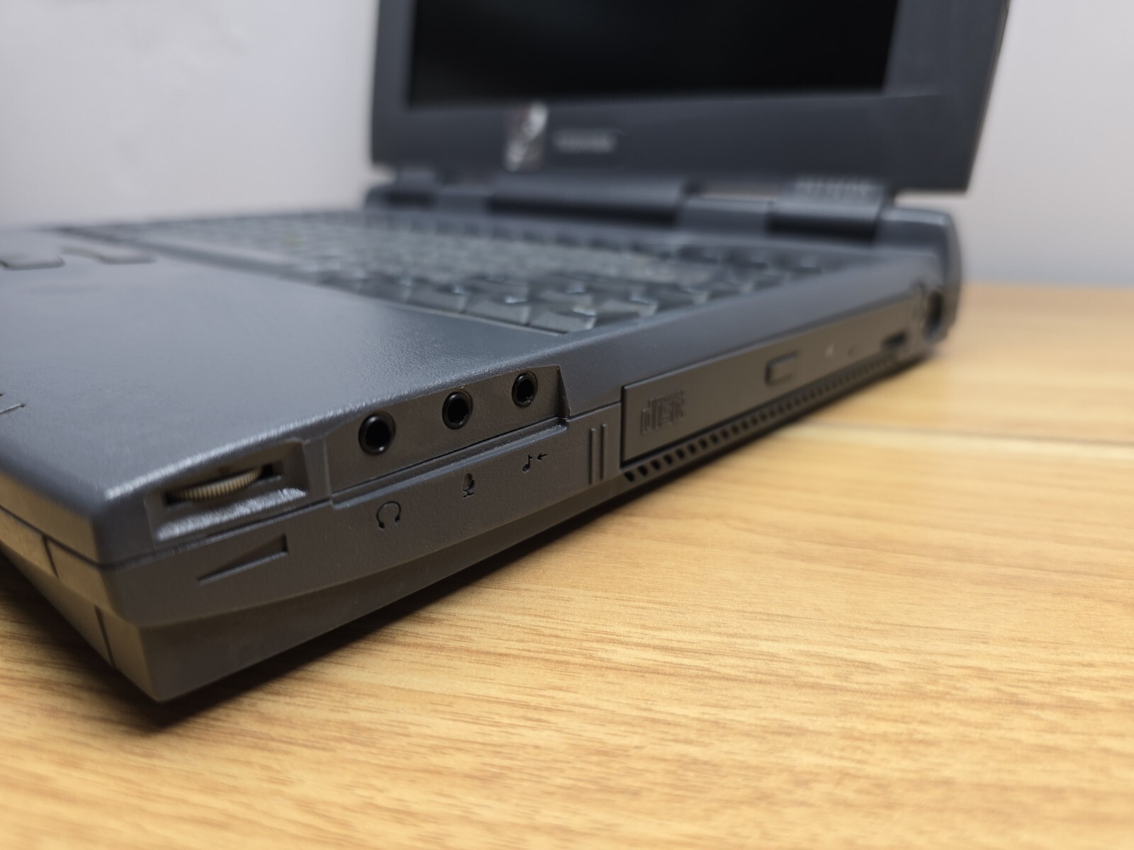 Toshiba Satellite 2535CDS Laptop No Power Adapter Screen Intact – For Parts Only
