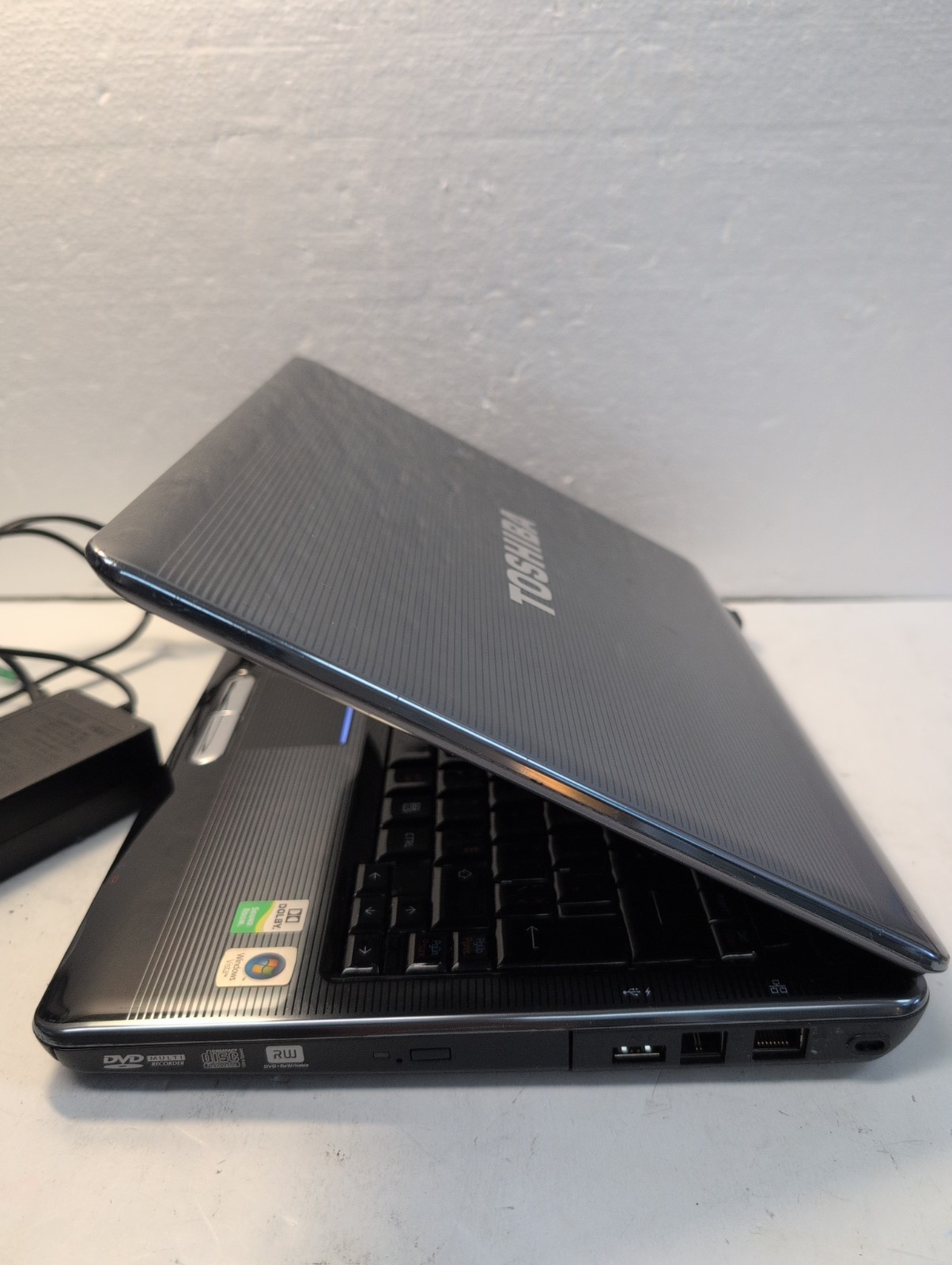 Toshiba Satellite Pro U400 13.3″ Laptop C2D T5550/4GB RAM/ 320GB HDD (NO OS) –