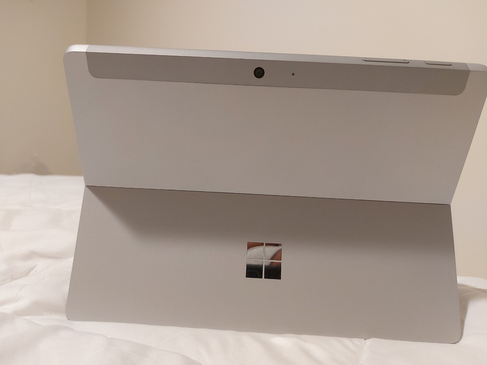 Microsoft Surface Go 3 10.5″ Tablet Intel Pentium Gold 6500Y 8GB RAM 128GB SSD