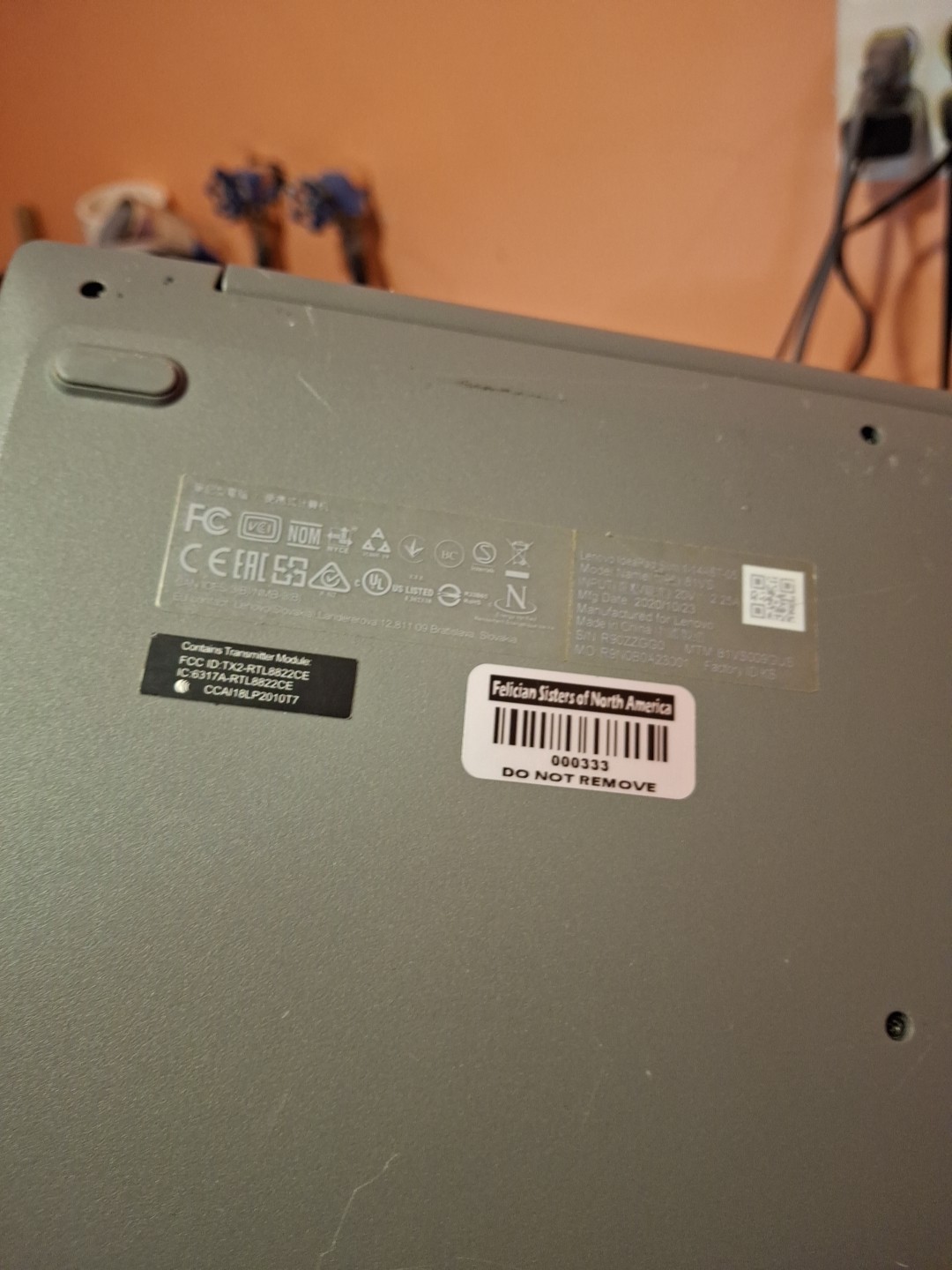Lenovo IdeaPad Slim 81VS Laptop 14″ Display AMD A6-9220E 1.6GHz 4GB RAM 64GB SSD