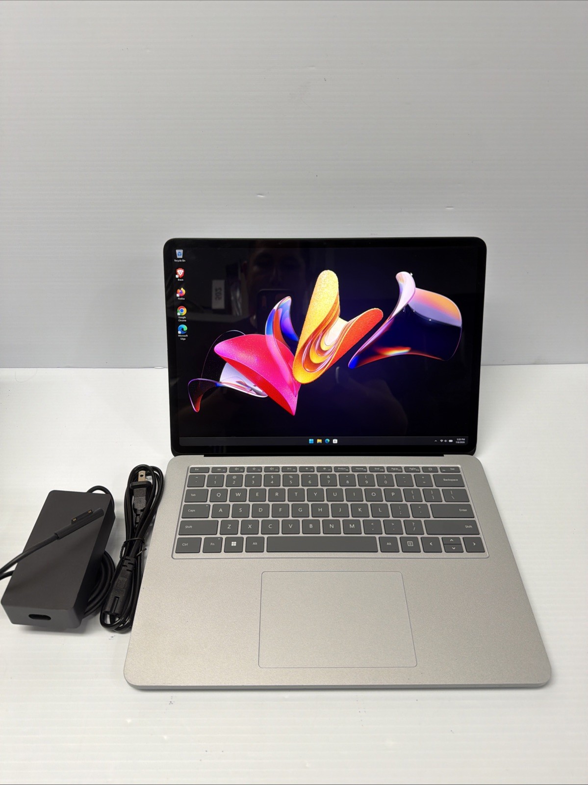 Microsoft Surface Laptop Studio 14.4″ Touchscreen Laptop i5-11300H 16GB RAM 256G