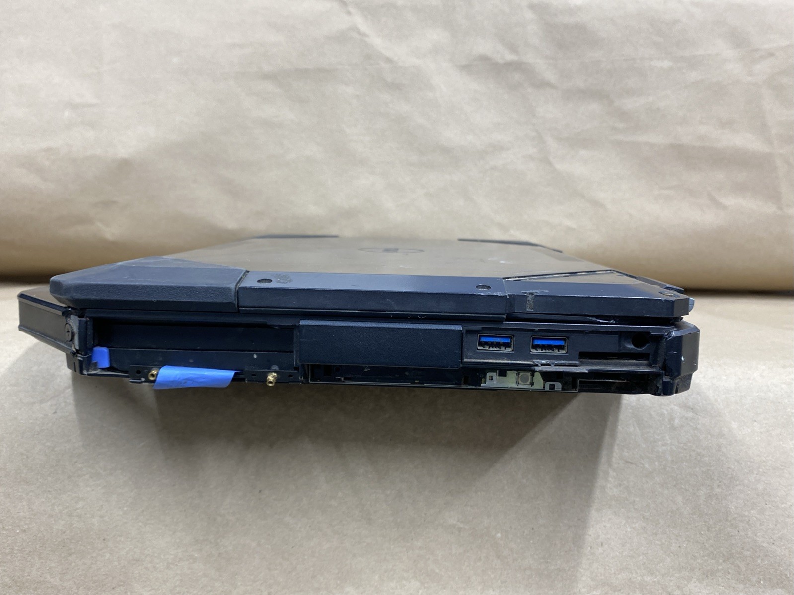 Dell Latitude 5414 – 14″ 1920×1080 – i5-6300U – 8GB – 256GB SSD – Win 10 Pro