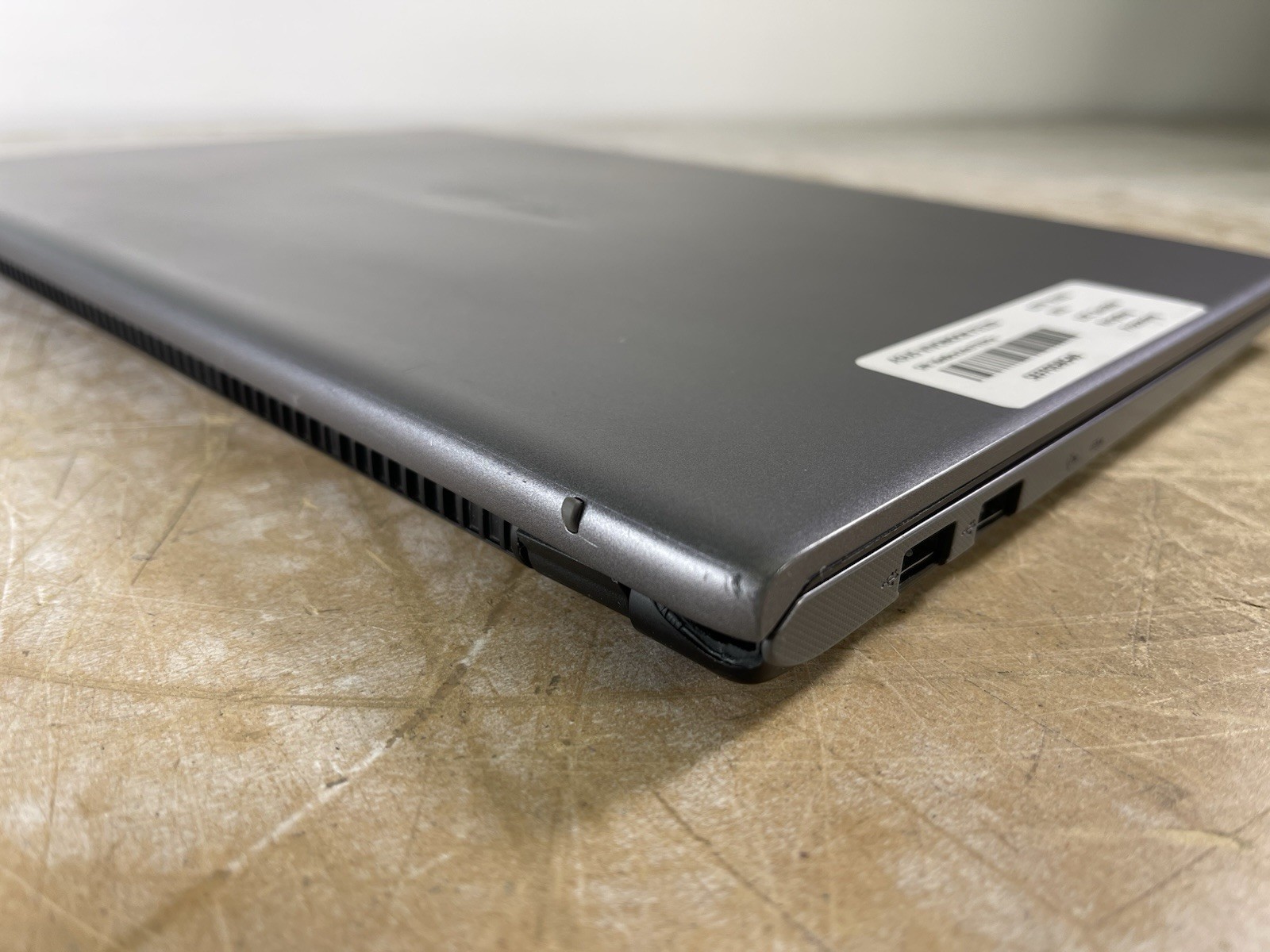 ASUS VIVOBOOK F512D RYZEN 5 3500U @ 2.10GHz, 12GB RAM, NO HDD/OS