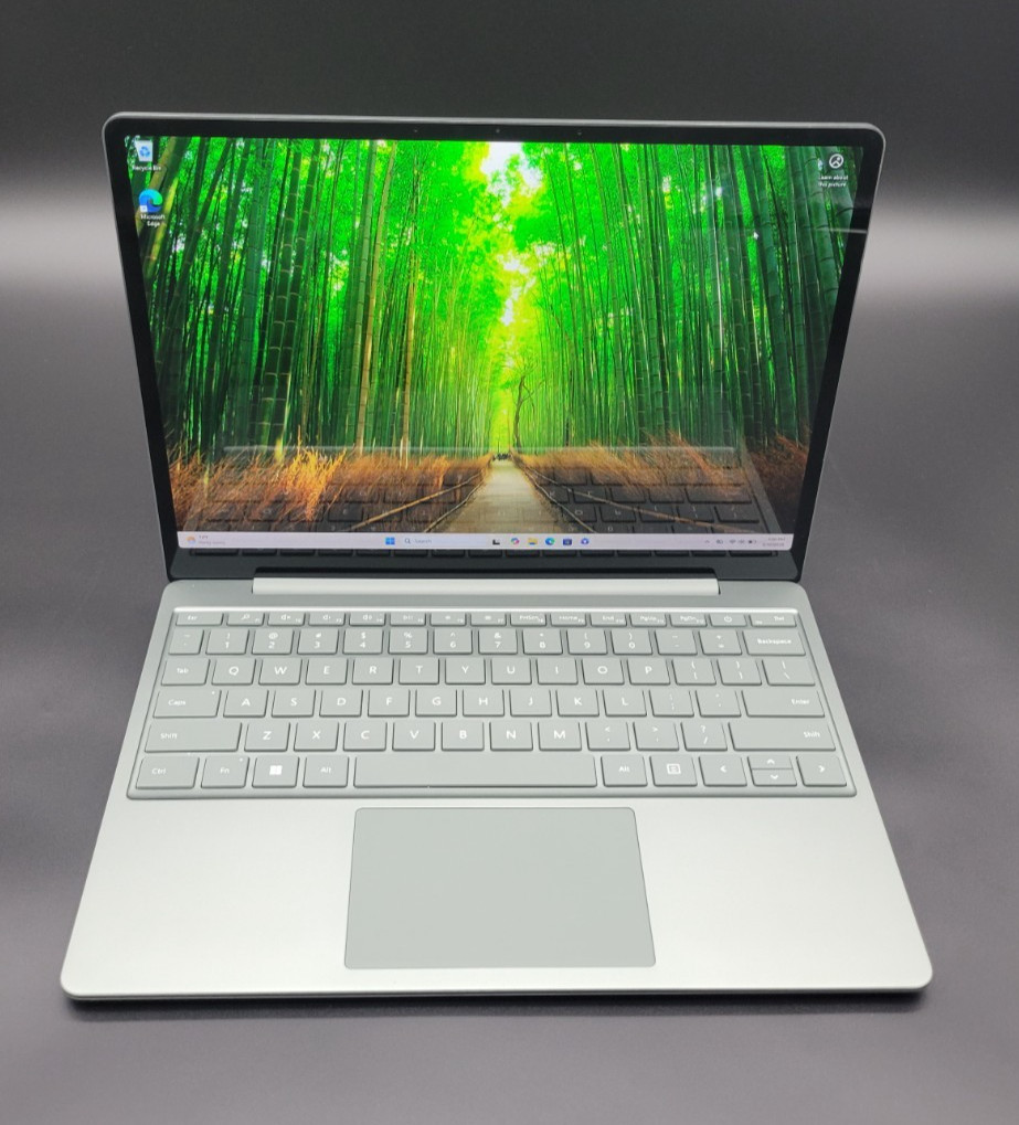 Microsoft Surface Laptop Go 3 12.4″ i5-1235U 8GB RAM 256GB SSD Touchscreen Sage