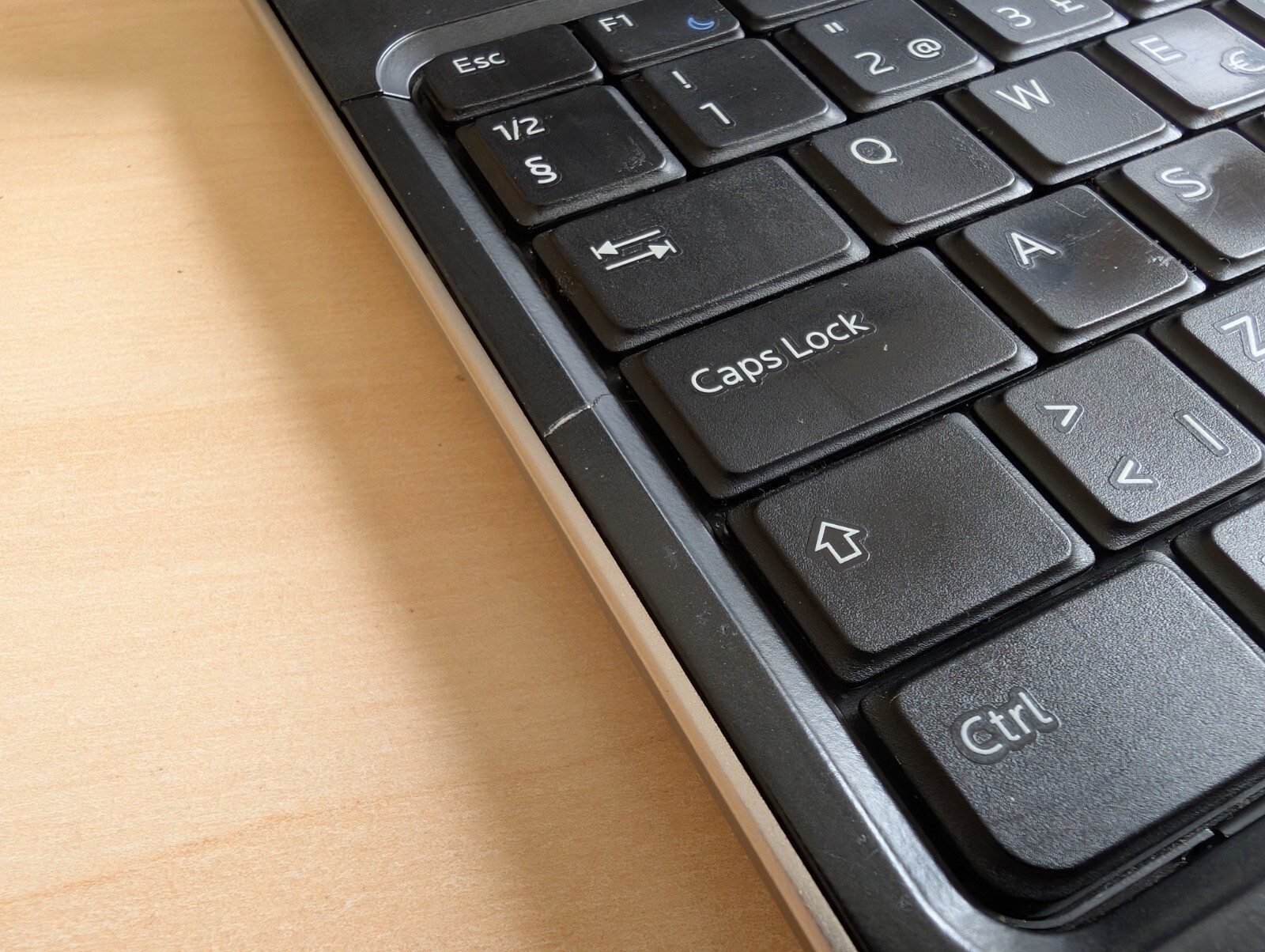 Dell Vostro V130 / Intel i3 U380 / 4GB RAM / 128GB SSD