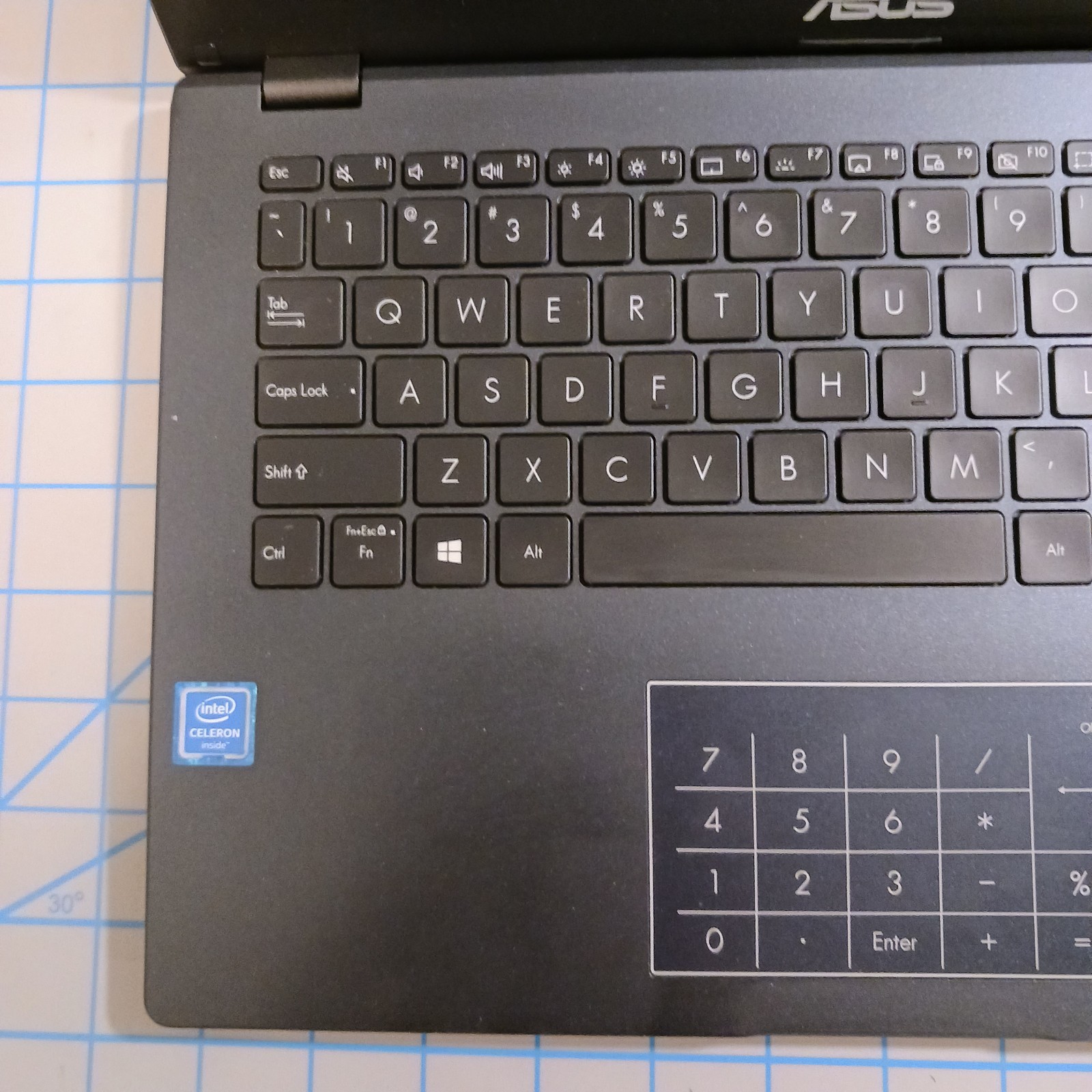 Asus L410m 180 Degree Laptop Celeron N4020 @ 1.10GHz 4g Ram 64g SSD Linux Mint