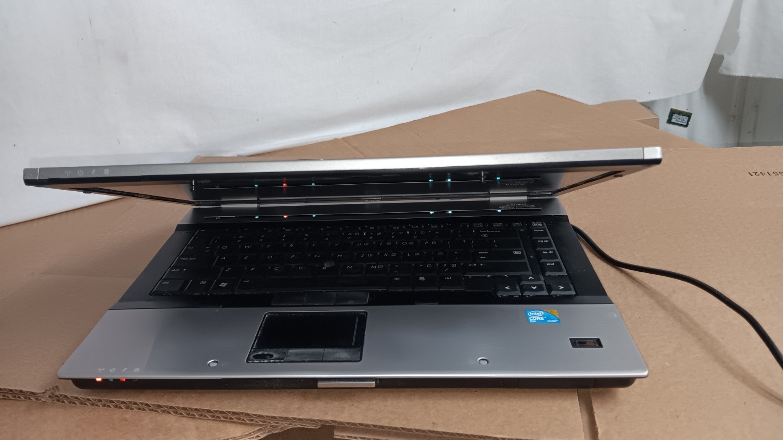 HP EliteBook 8530p Laptop Intel C2D @ 2.53 GHz 15.4″ LCD Screen DVD AC adapter