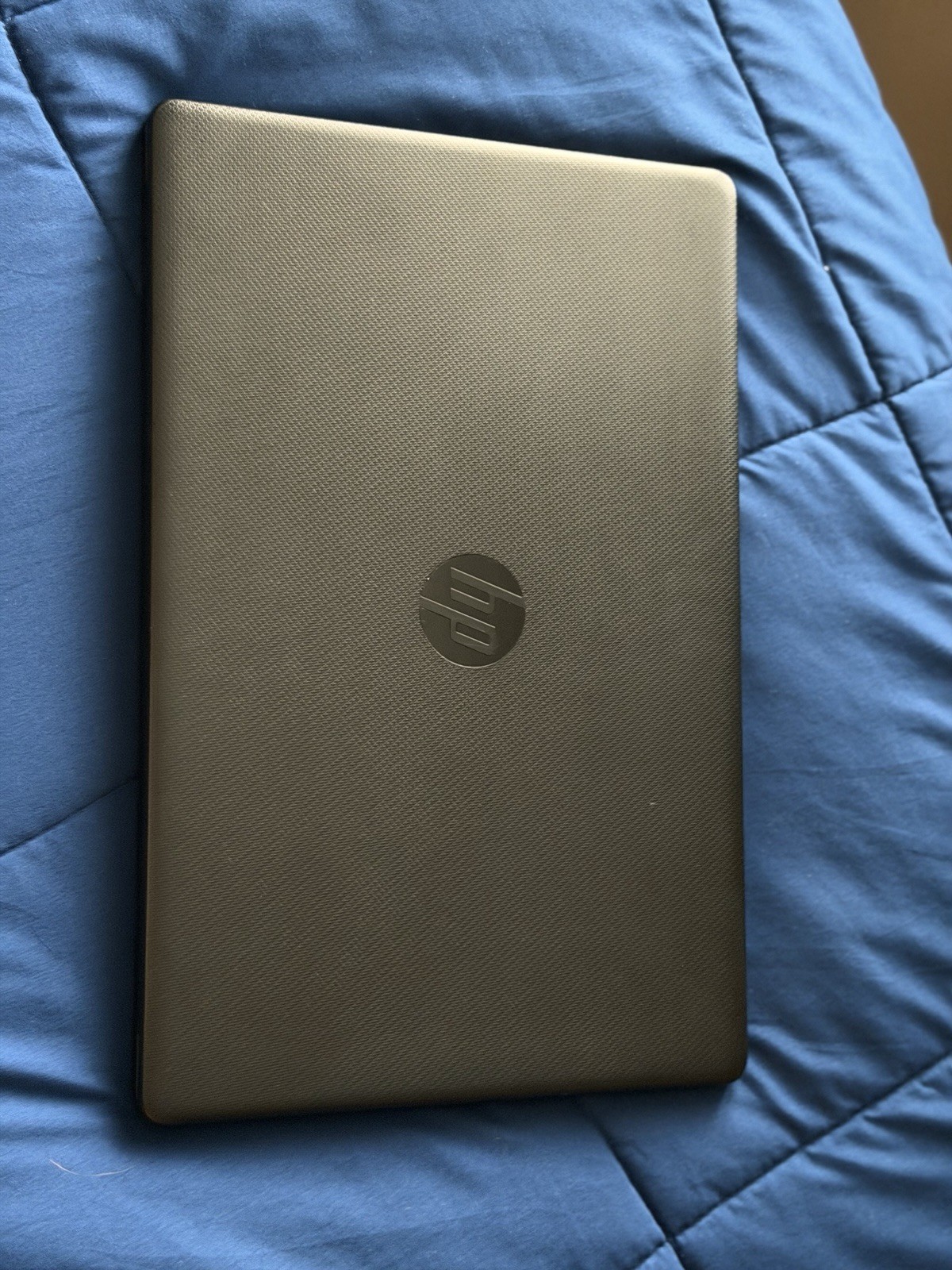 HP 17z-ca200 laptop 2tb Of Storage & AMD Athlon gold chip