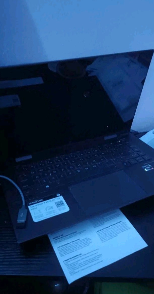 HP ENVY x360 15.6″ (256GB SSD, AMD Ryzen 5, 4.30 GHz, 8GB) Notebook/Laptop -…