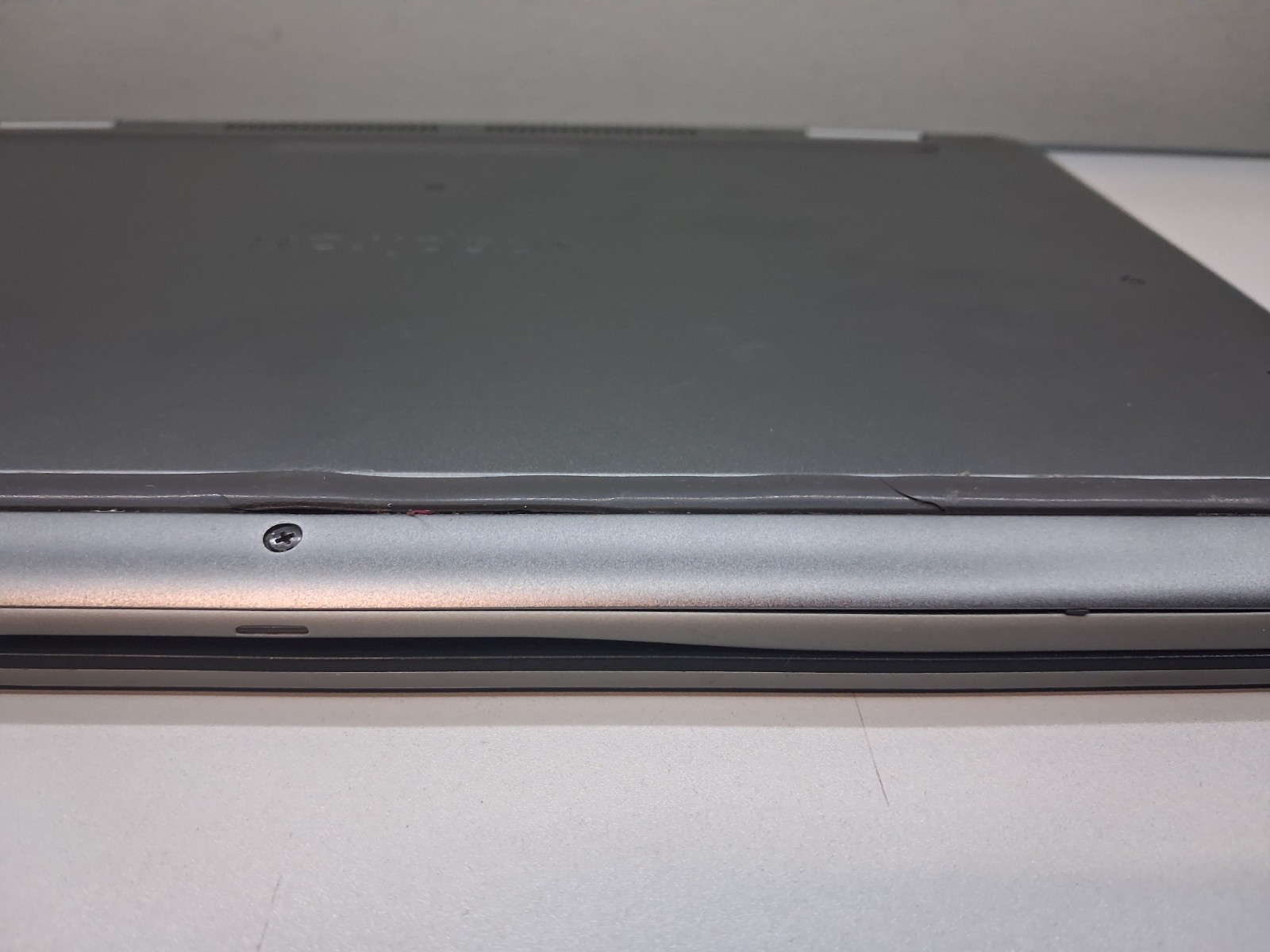 Dell Inspiron 7579 15.6″ FHD 2-in-1 i7-7500U 2.7GHz 8GB RAM 512GB M.2 W11H READ