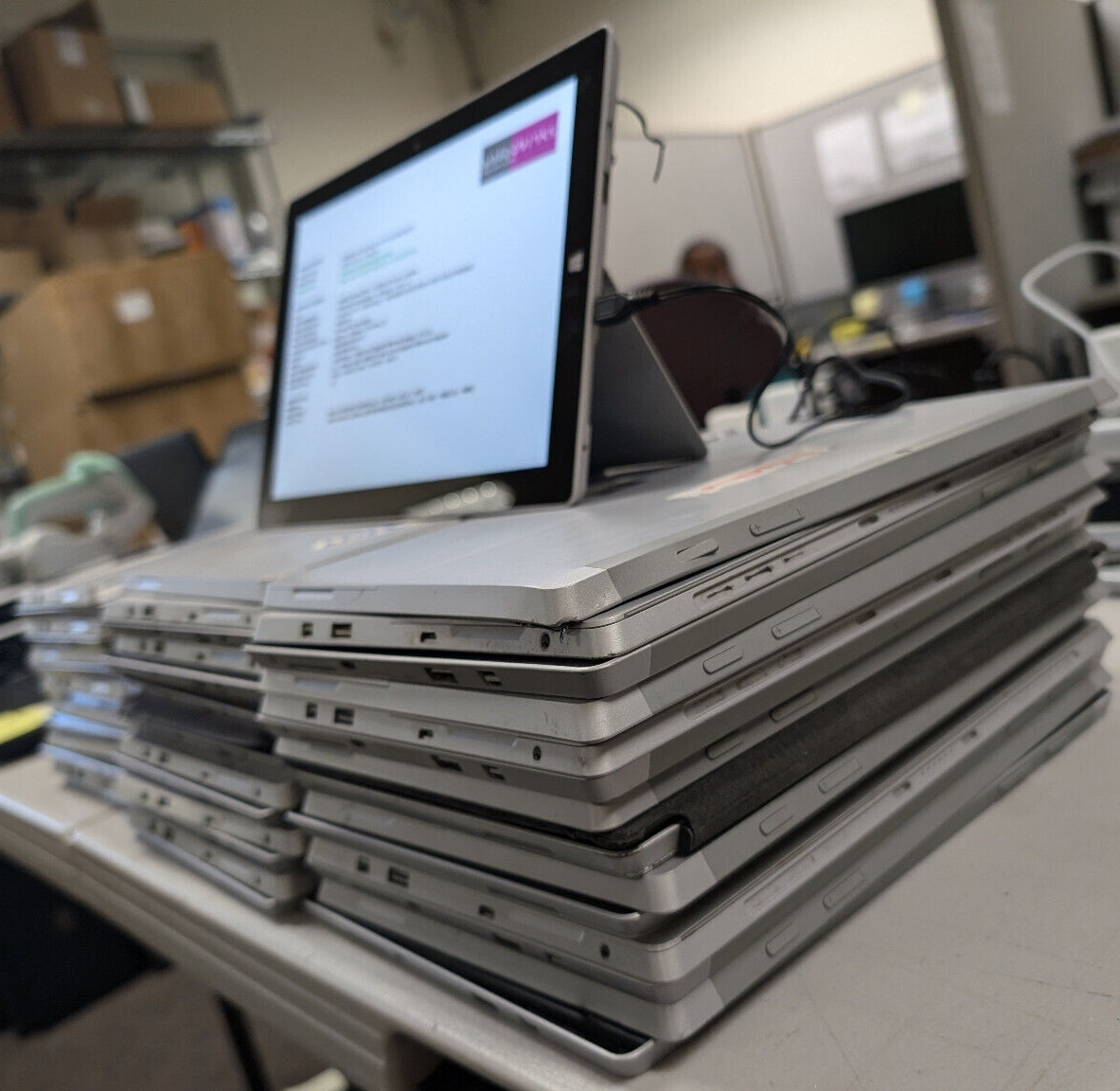 Lot of 42 MICROSOFT SURFACE 3 ATOM X7-Z8700 4GB 128GB NO OS Boots to Bios