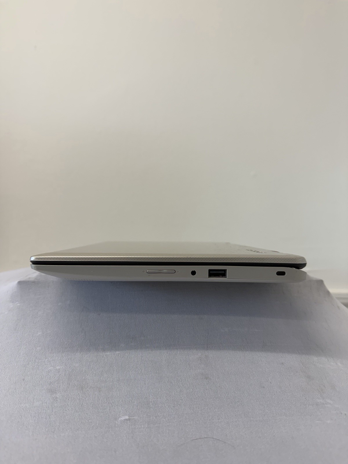 Toshiba Satellite L15W-B1302 Laptop – Good Screen – Intel Celeron N2840-Read Des