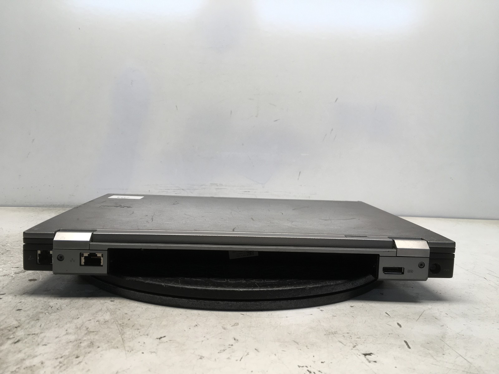 Dell Latitude E6410 Intel i5-M520 2.4GHz 4 GB NO HDD No Batt