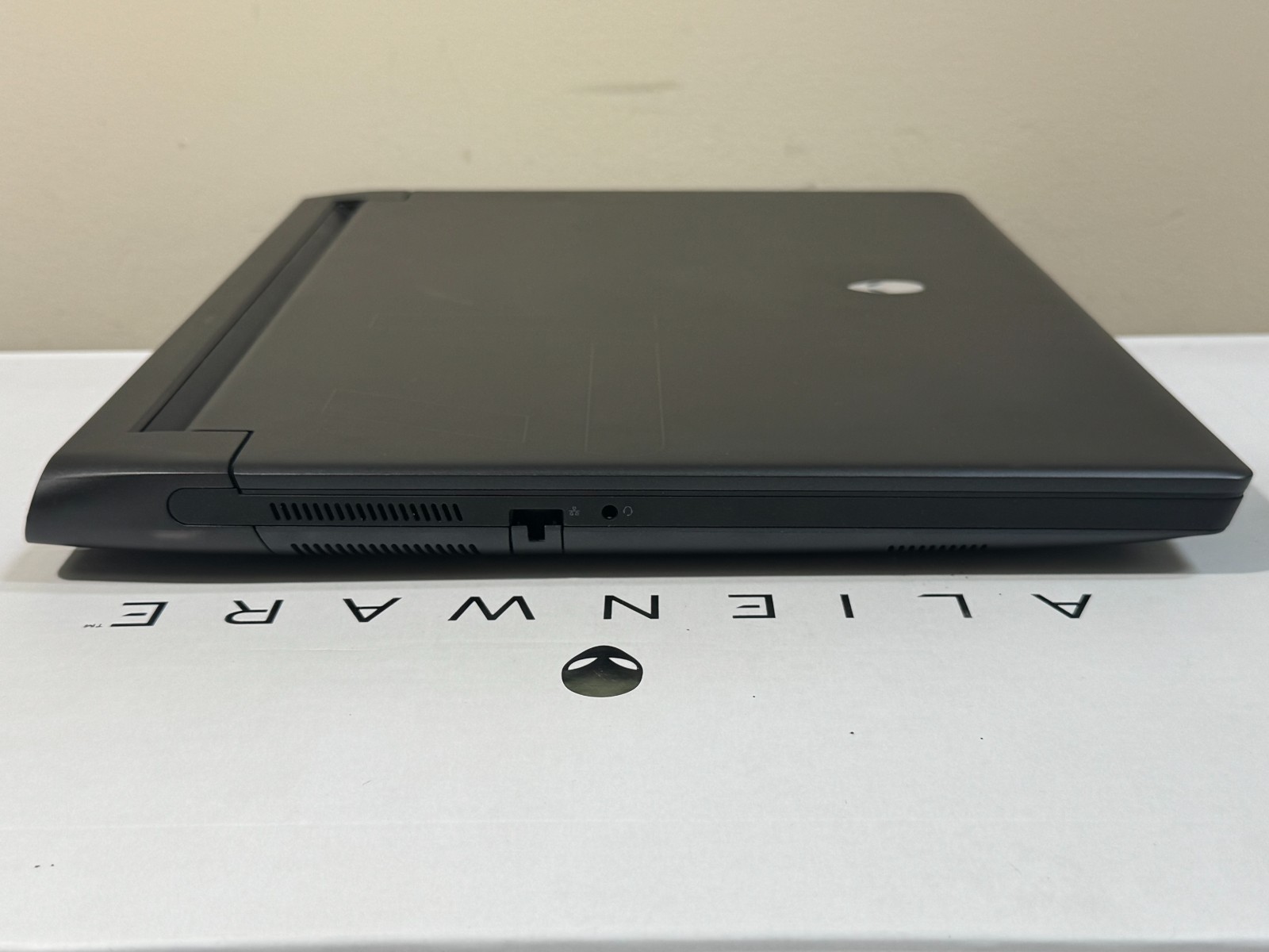 Alienware M17 R5 480Hz AMD Ryzen 9 6900HX 16GB 1TB/SSD RTX 3080 Gaming Laptop
