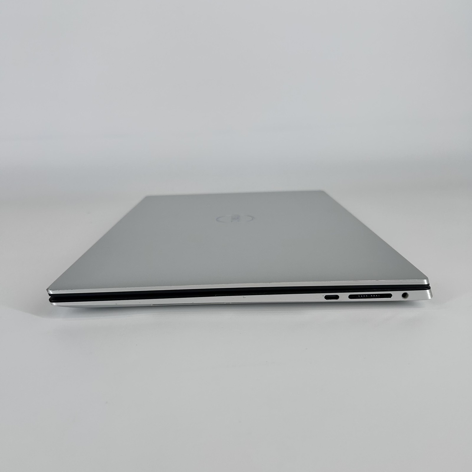 Dell XPS 15 9530 FHD+ 2.4 GHz i7-13700H 32GB 1TB SSD Arc A370M – WHITE SPOTS