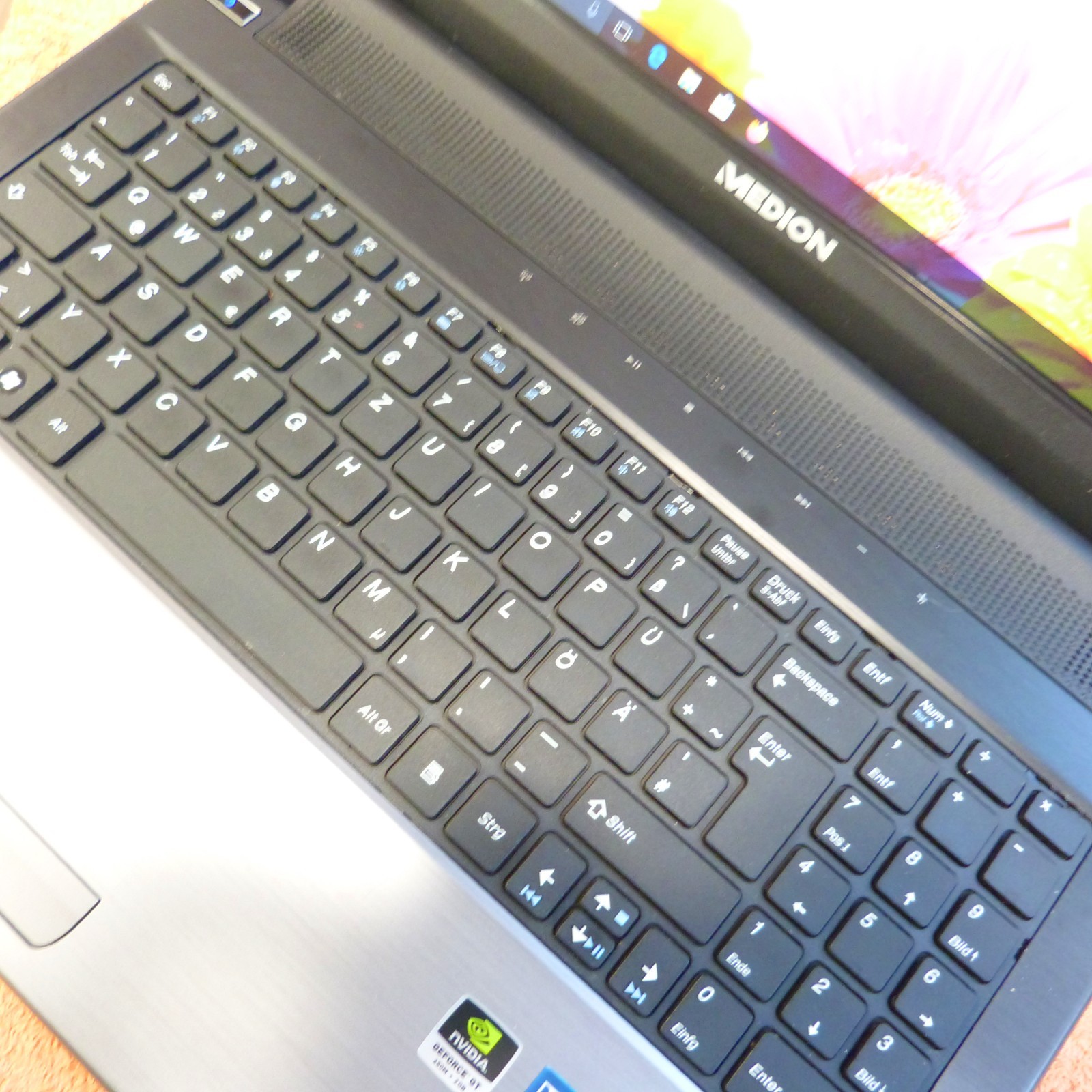 Medion P6816 DOLBY Business 15″ l 12GB RAM NEW l SSD Windows 10 HDMI USB3