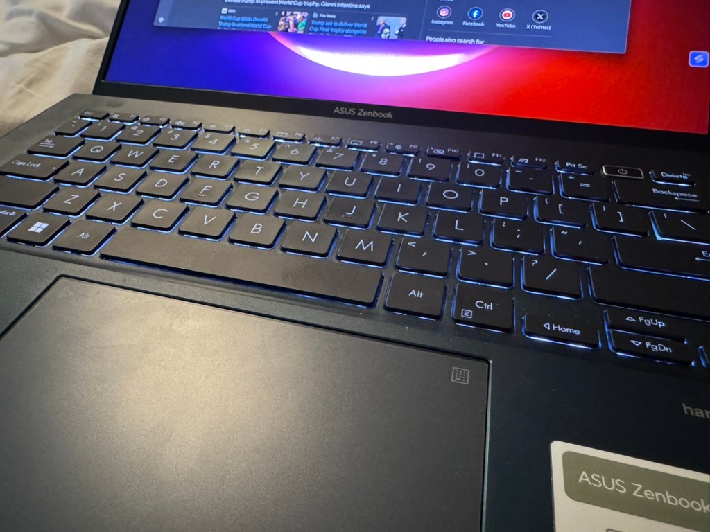 ASUS Zenbook 14 OLED Laptop 2.8K i5-1240P 8GB 256GB SSD Intel Evo Ultra Slim