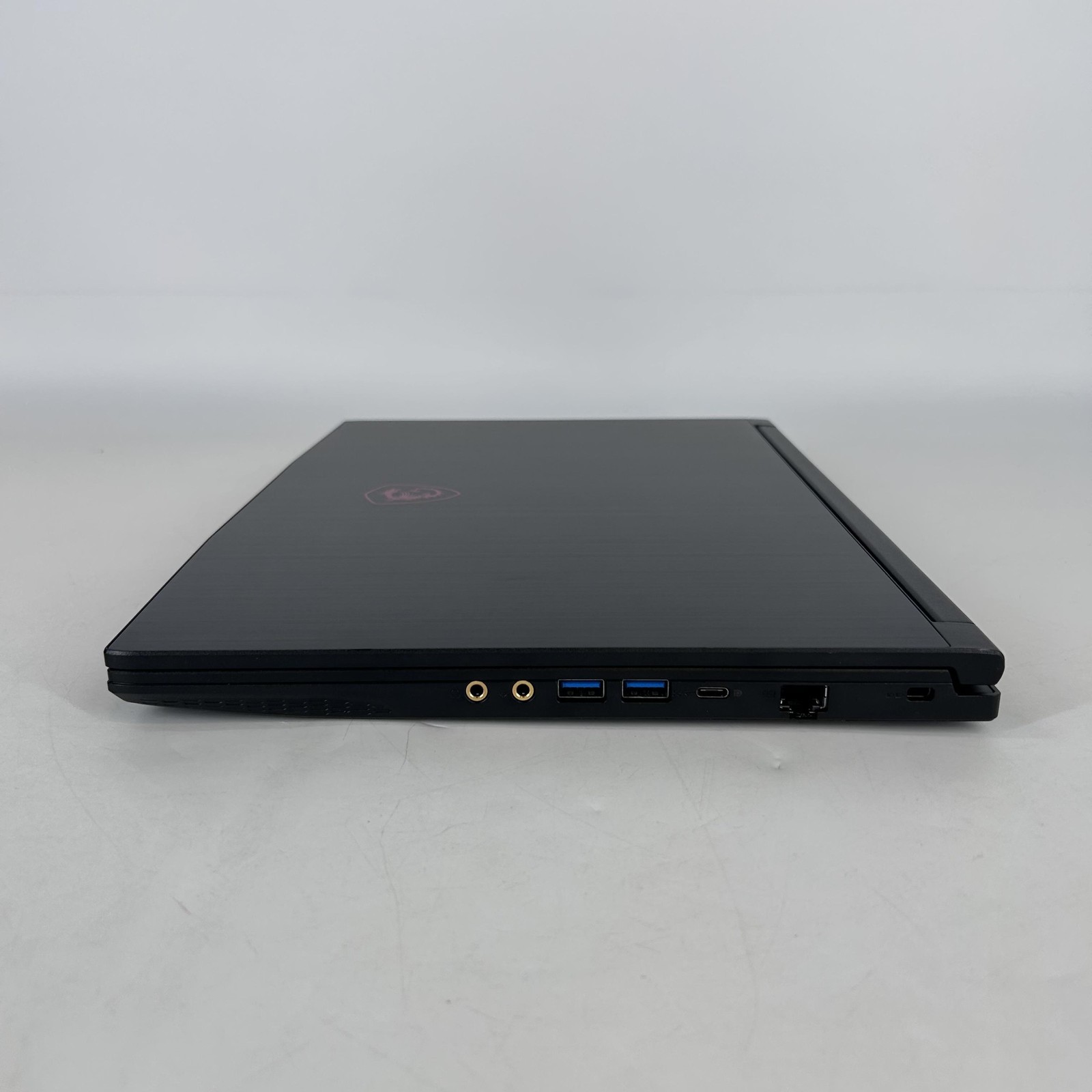 MSI Thin GF63 15.6 FHD 144Hz 2.0 GHz i5-12450H 16GB 1TB SSD RTX 2050 Very Good