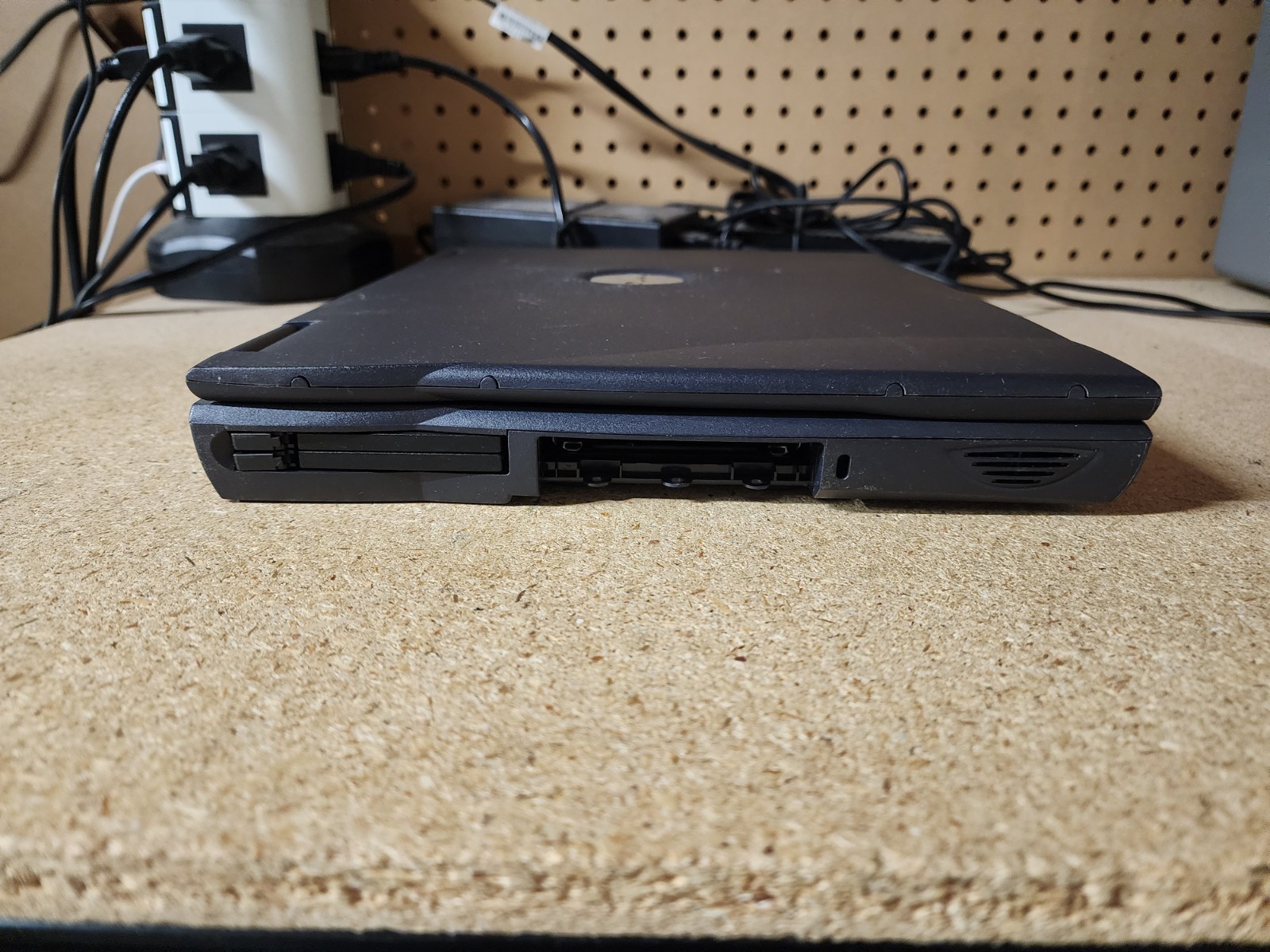 Dell Latitude C640 Pentium 4 Mobile 2.2GHz 512MB RAM No HDD/OS/Caddy Radeon GPU