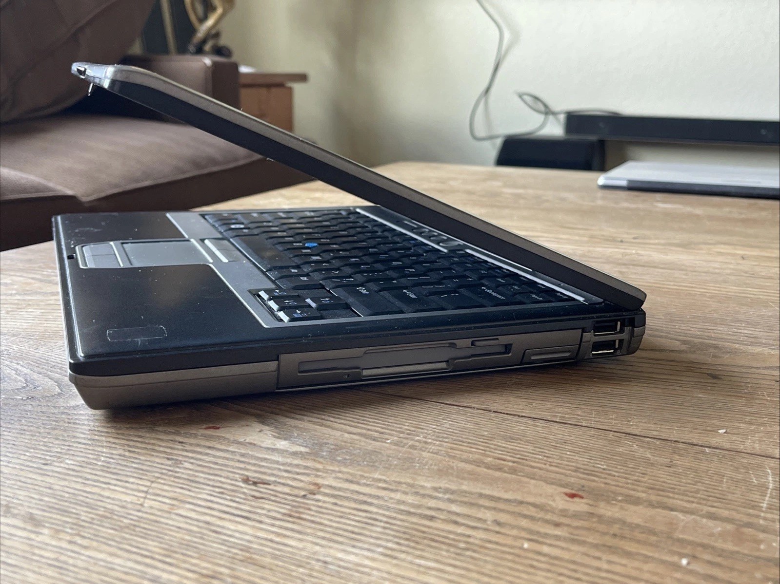 DELL D630 14″ Windows XP Laptop Core 2 Duo, nVidia, 120 SSD, DVD, RS232 Serial