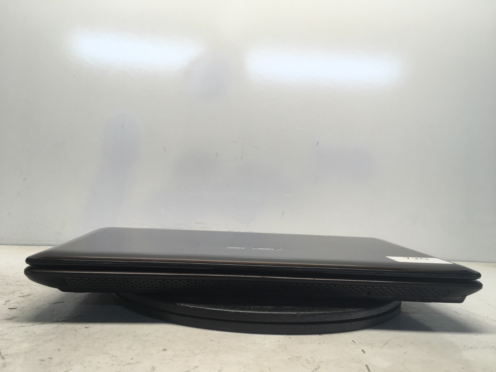 Asus K52F-BBR5 Intel Pentium P6100 2GHz 3 GB NO HDD NO BAT – DIM SCREEN
