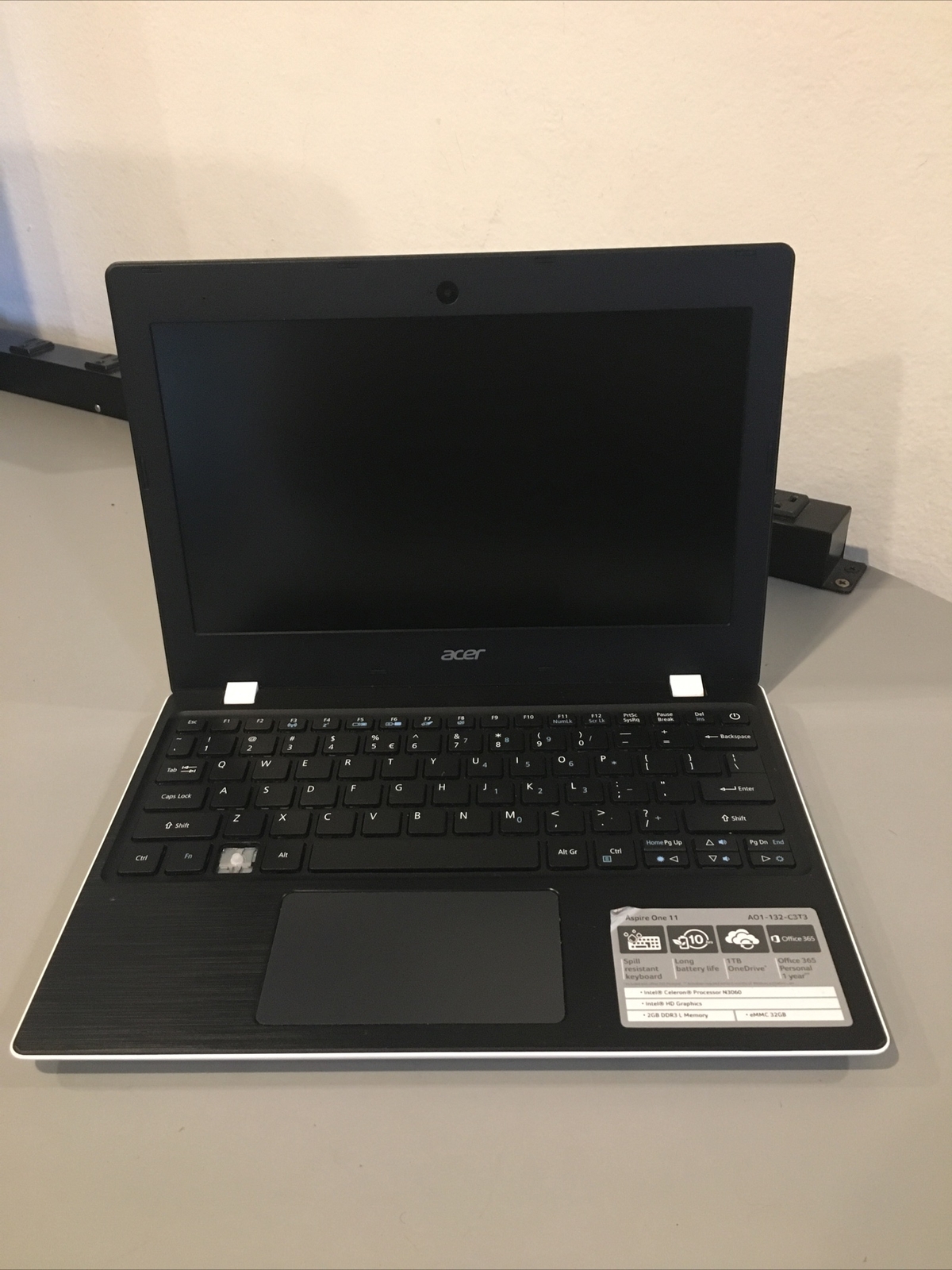 Acer Aspire One 11. A01-132-C3T3 N16Q9 FOR PARTS Or Repair. Cracked Screen￼
