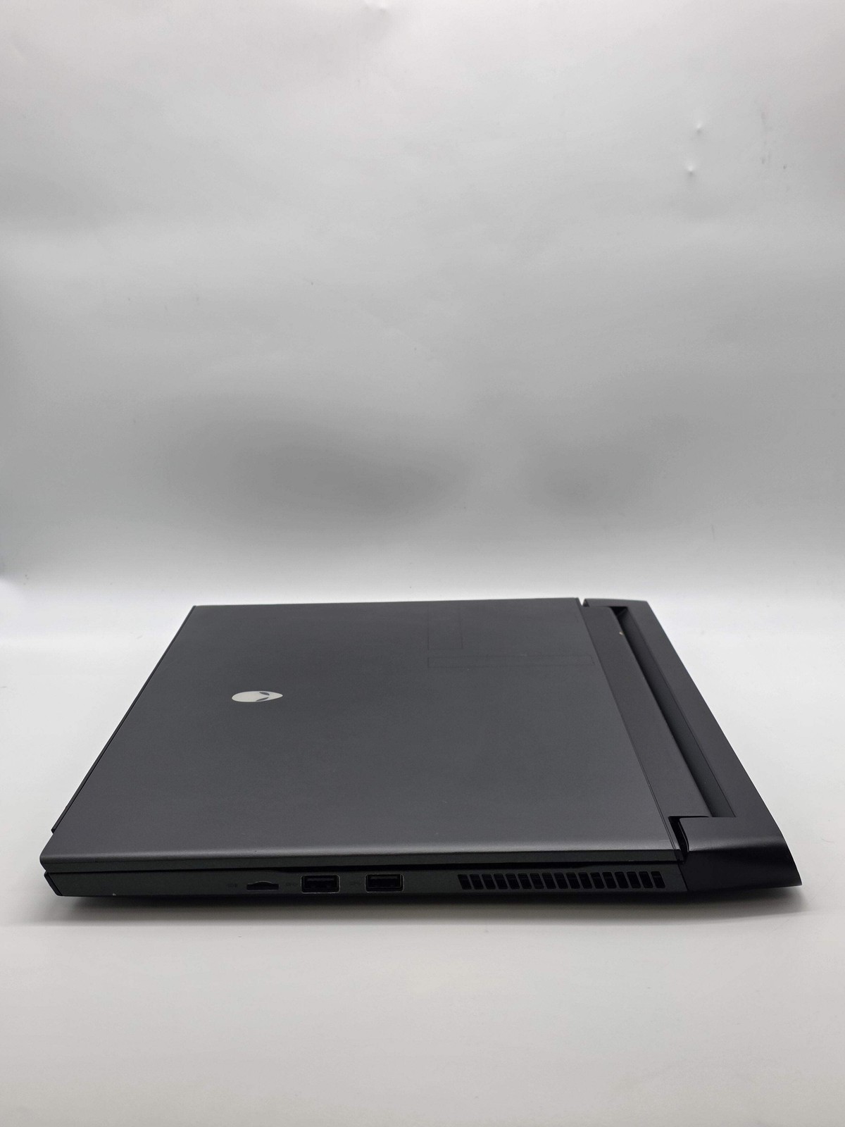 Dell Alienware m17 R3 17.3″ i7-10750H RX 5500M 16GB 256GB SSD For Parts