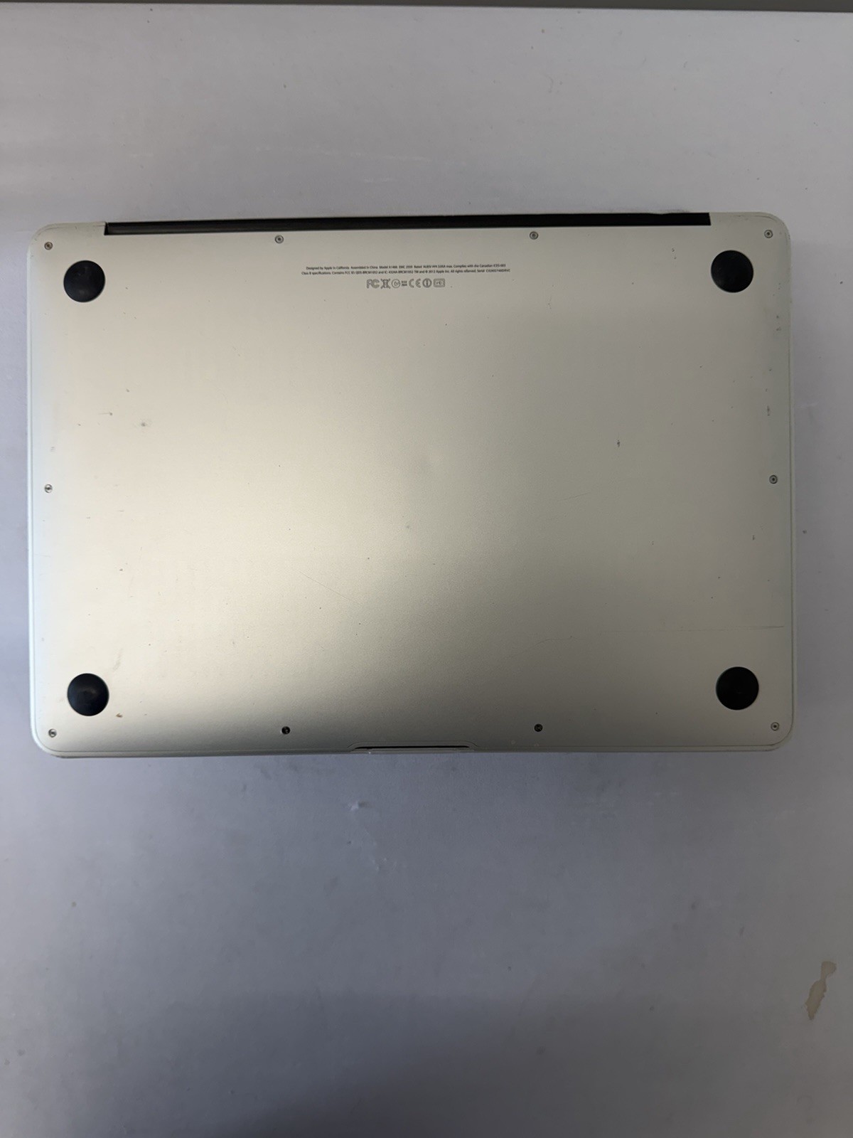 Apple Macbook Air 2012 Laptop – Intel i5-3427U – Screen Leaking Light – Read Des