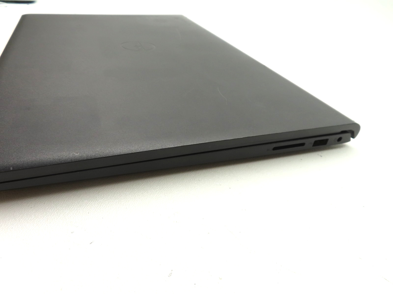 Dell Inspiron 15 3535 15.6″ non-Touch AMD Ryzen 7 7730U 2.0GHz 16GB RAM 1TB SSD