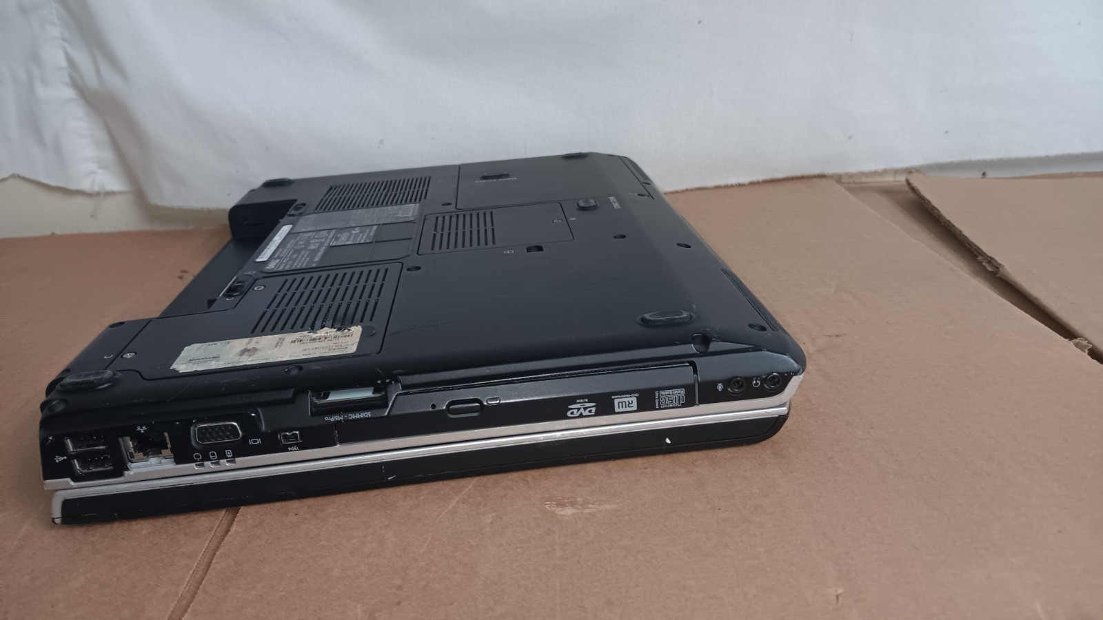 17″ Dell Inspiron 1720 laptop 1.80 GHz 17″ LCD Screen NVIDIA GeForce 8400M GS