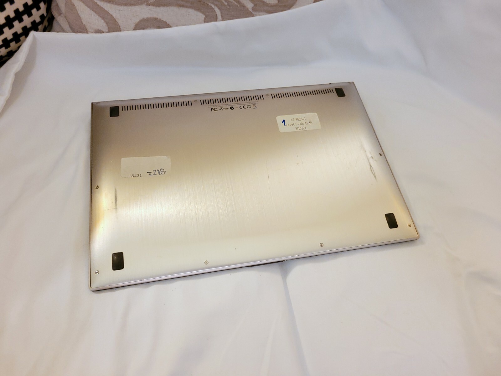 ASUS ZENBOOK UX31E CORE I5-2557M @ 1.4 GHz / 4 GB RAM / 128GB SSD / 13.3″ LED 16