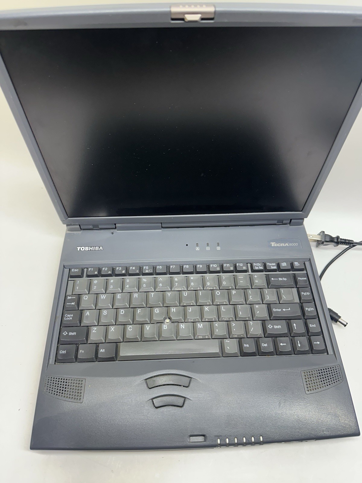 Vintage Toshiba Tecra 8000 PII 14.1″ 8GB Laptop Notebook Computer Windows 98