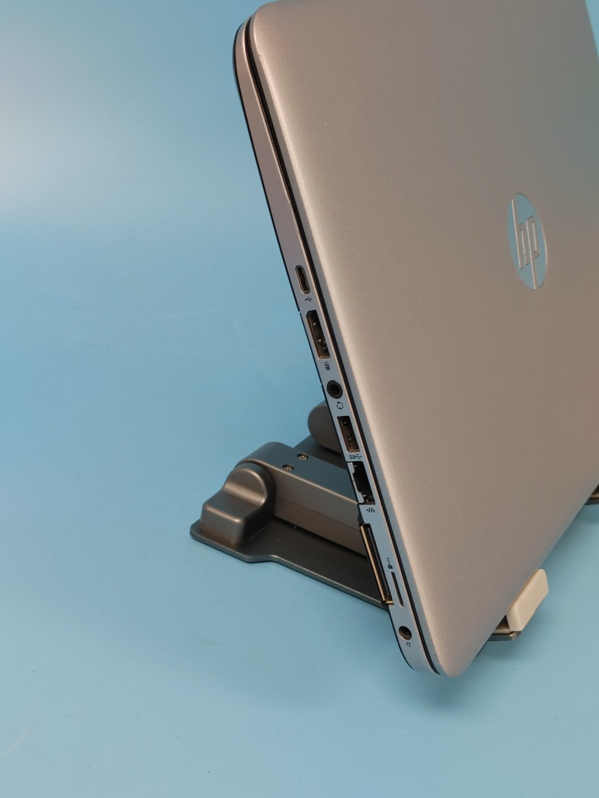 HP EliteBook 840 G4 OPQGND9 14 i5-7300U 2.6 8GB 256GB SSD WINDOWS 10 PRO