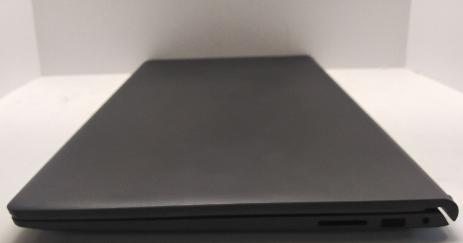 Dell Inspiron 15 3520 with i5-1135G7 @2.40Ghz, 8GB RAM, 256GB SSD LCD BROKEN