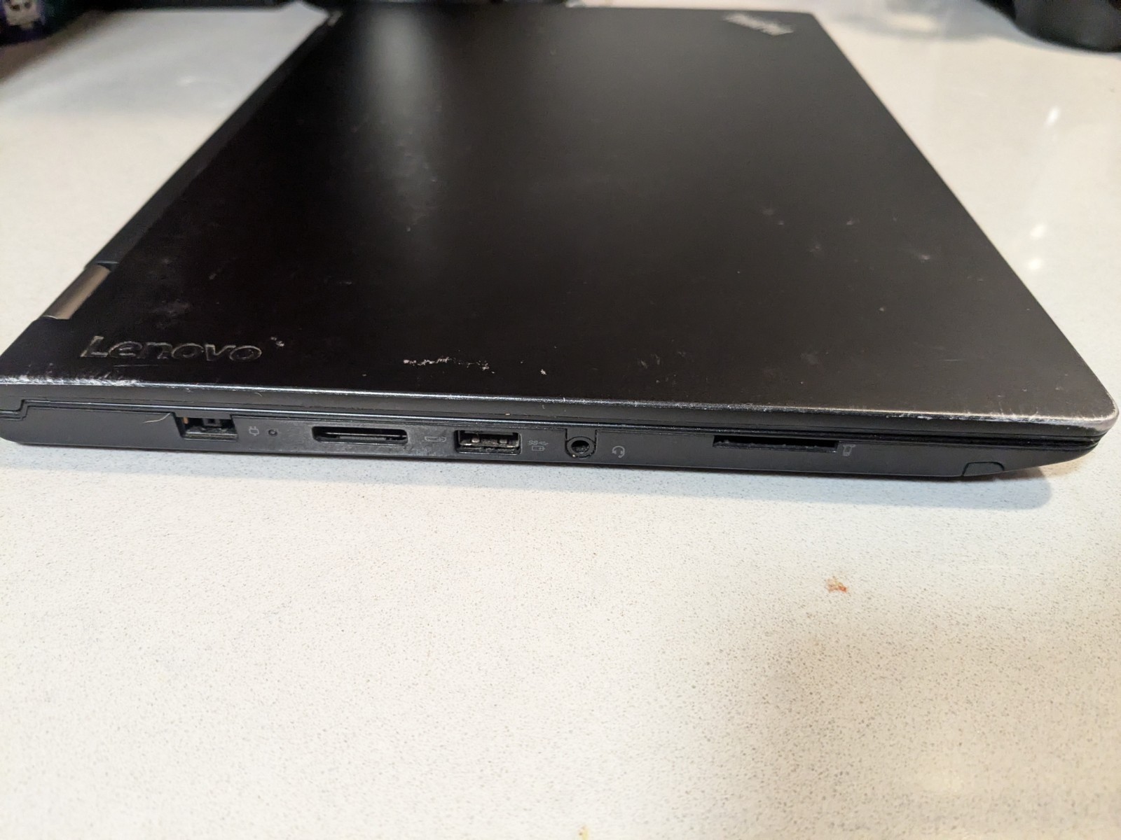 Lenovo ThinkPad Yoga 14 14″ i5-6200U 8GB 256GB SSD Win 10 Webcam USB-C