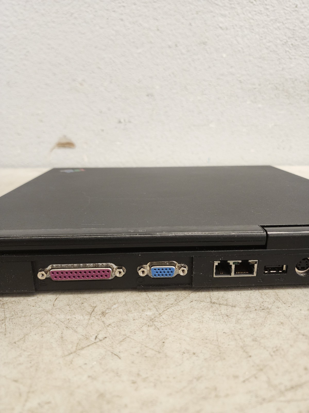 IBM Thinkpad Type 2652 A31 Windows 2000 Professional 1-2CPU -POWERS ON For Parts