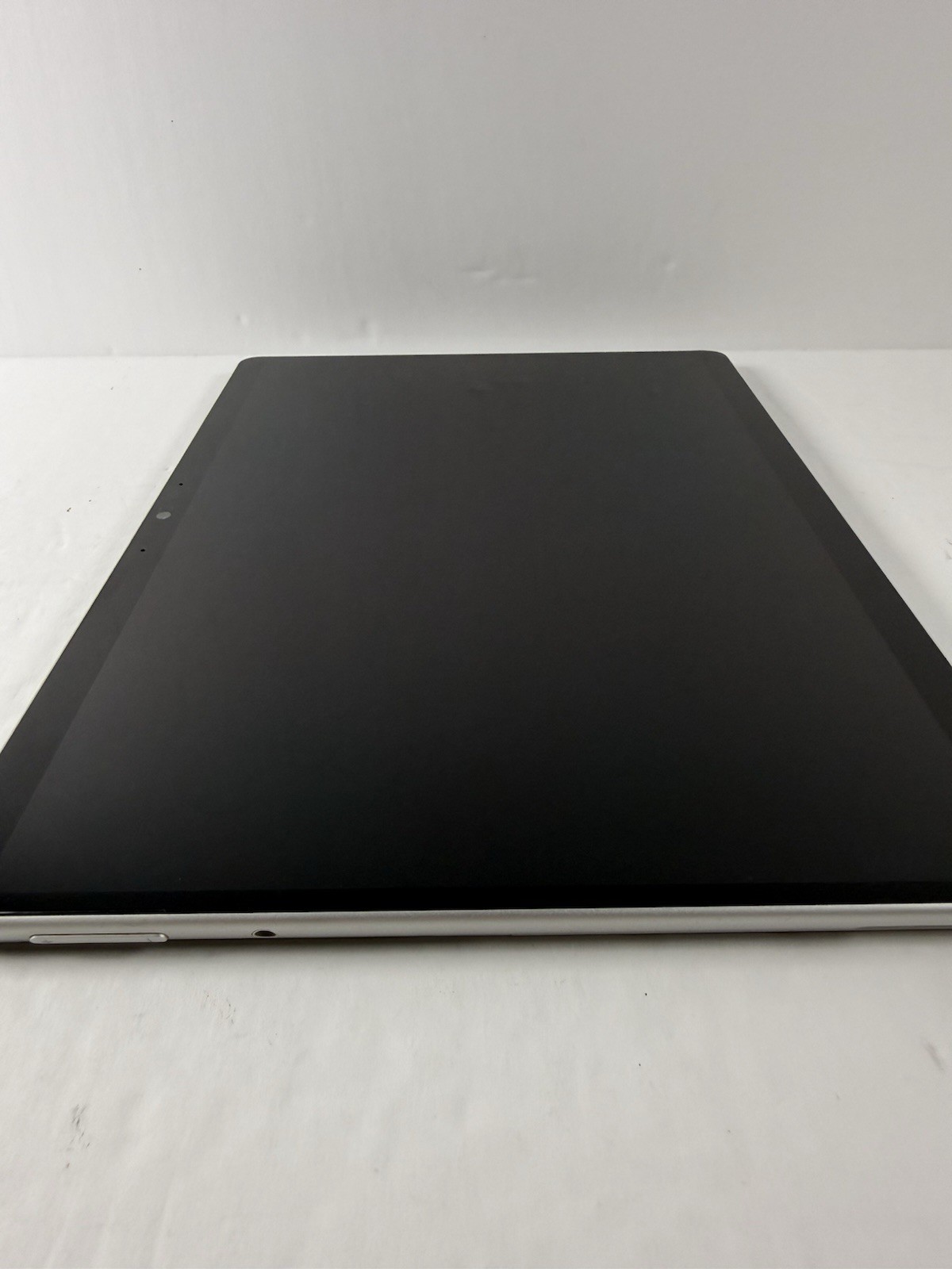 Microsoft Surface Pro 8 (1982) i5-1145G7 – 16GB RAM – 256GB 120Hz – Win 11 Pro