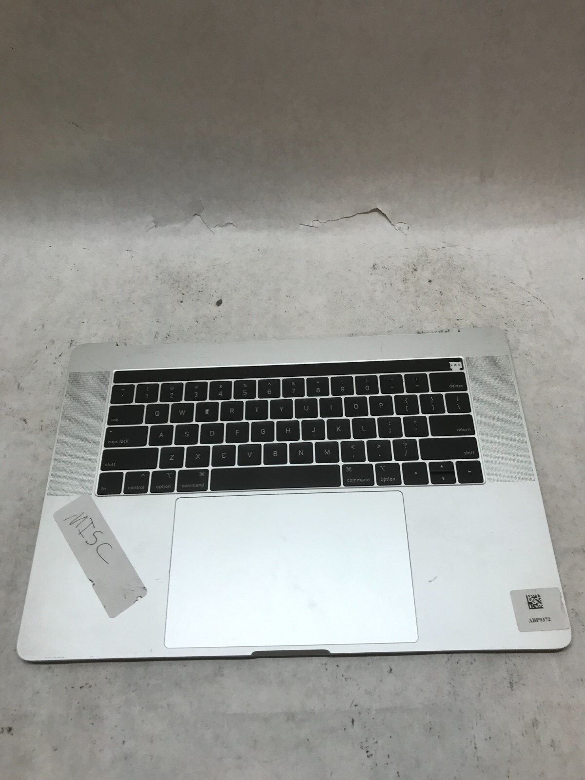 Apple MacBook Pro Touch/2018 A1990 Palmrest NO MOTHERBOARD For Parts/Repair – DW
