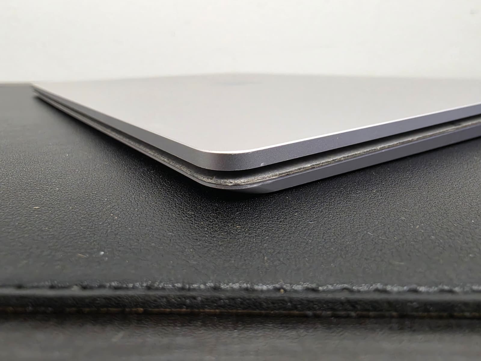 Microsoft Surface Laptop 4 13.5″ Ryzen 5-4680U 16GB Ram 256GB SSD Win 11 Pro
