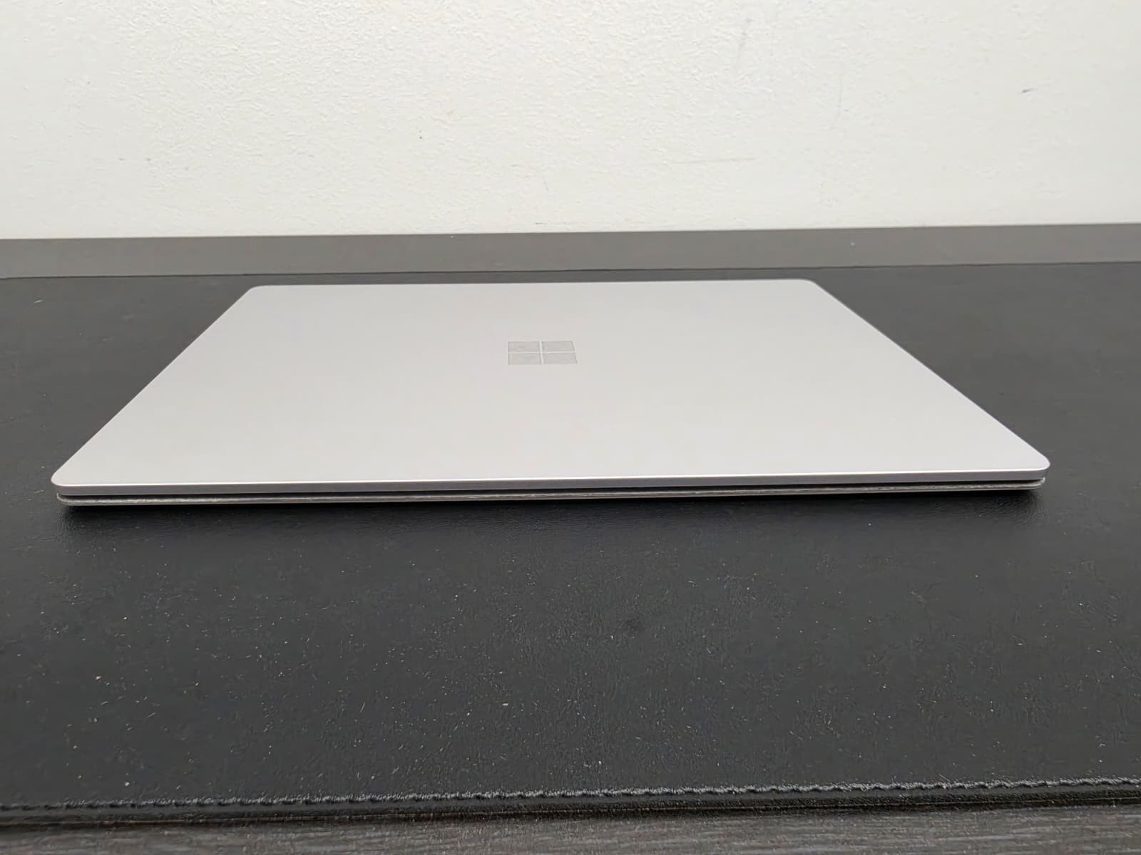 Microsoft Surface Laptop 4 13.5″ Ryzen 5-4680U 16GB Ram 256GB SSD Win 11 Pro