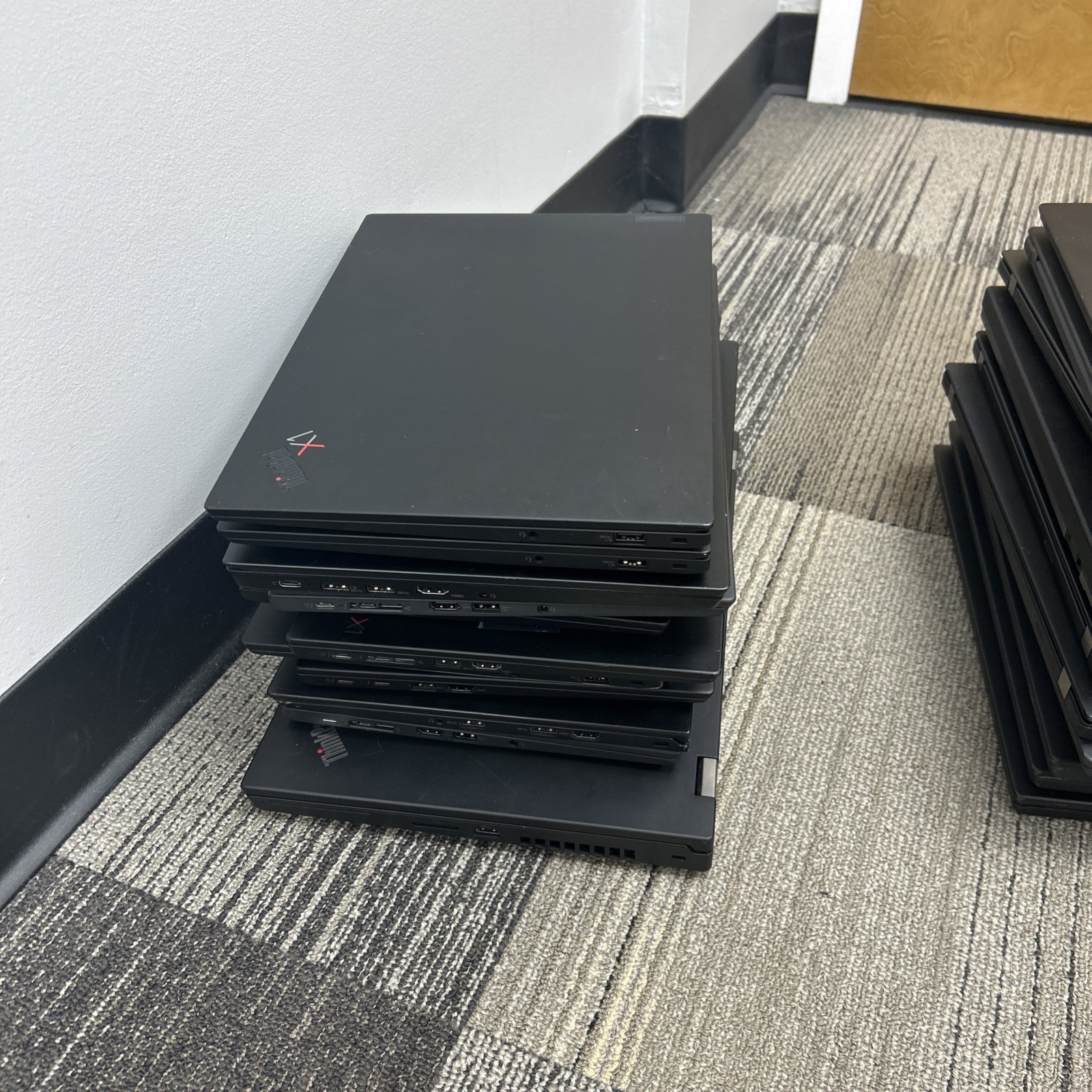Lot of 34 Lenovo Thinkpads-No Internal Storage Drive-Issues powering on Laptops